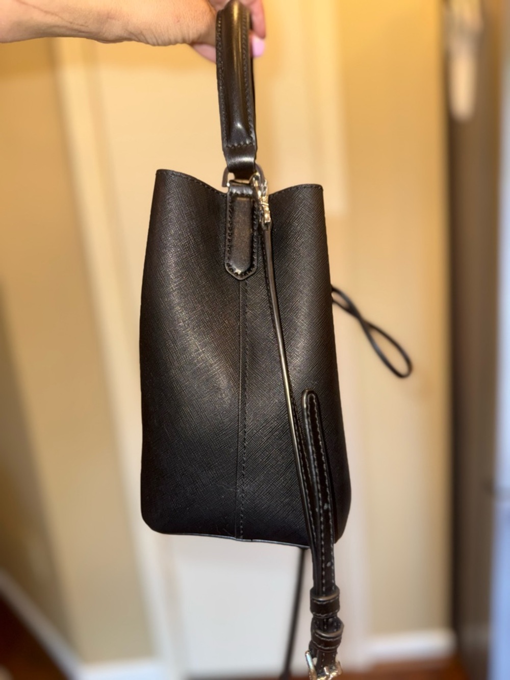 Michael Kors Suri Medium Bucket Bag Black Saffiano Leather Crossbody MK - Picture 7 of 14